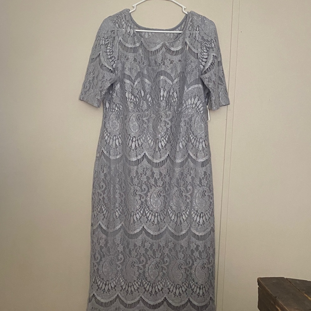 Elegant Lace Midi Dress - Gray